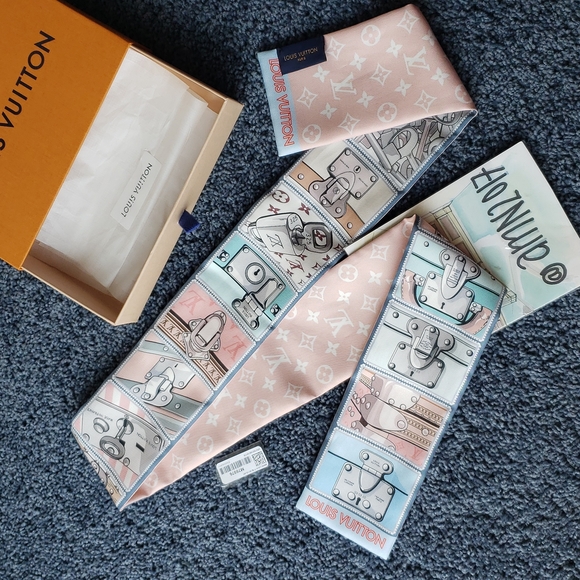 Louis Vuitton Lock It Bandeau - Picture 4 of 8